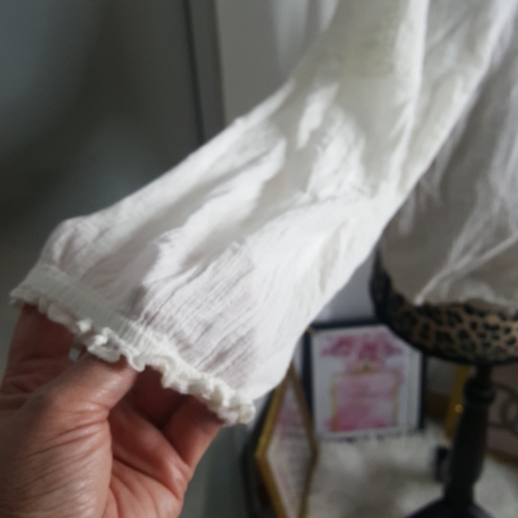 Off the shoulder or on the shoulder blouse - Picture 4 of 7